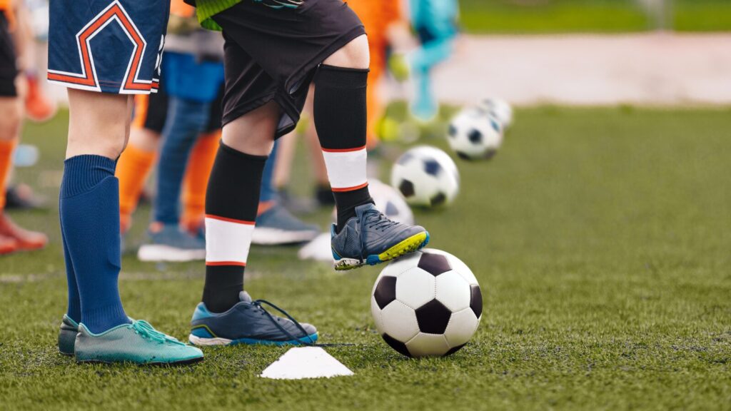 サッカーをする子供達